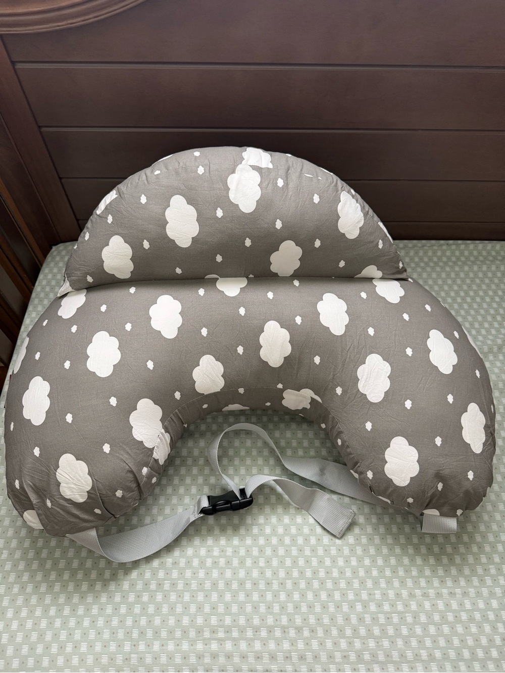 New momcozy nursing pillow